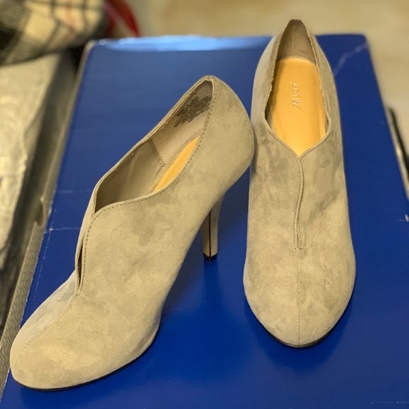 Apt. 9 high heels - Picture 1 of 3